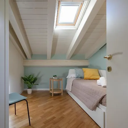 Center Duplex Elegant With Netflix