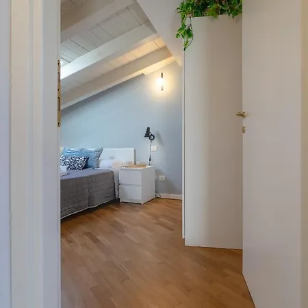 Center Duplex Elegant With Netflix Parme
