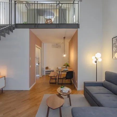 Center Duplex Elegant With Netflix Parme