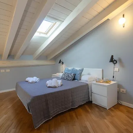 Center Duplex Elegant With Netflix Parme