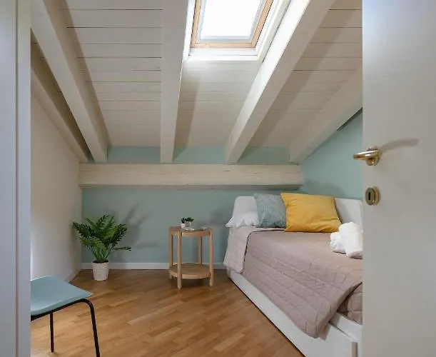 Center Duplex Elegant With Netflix