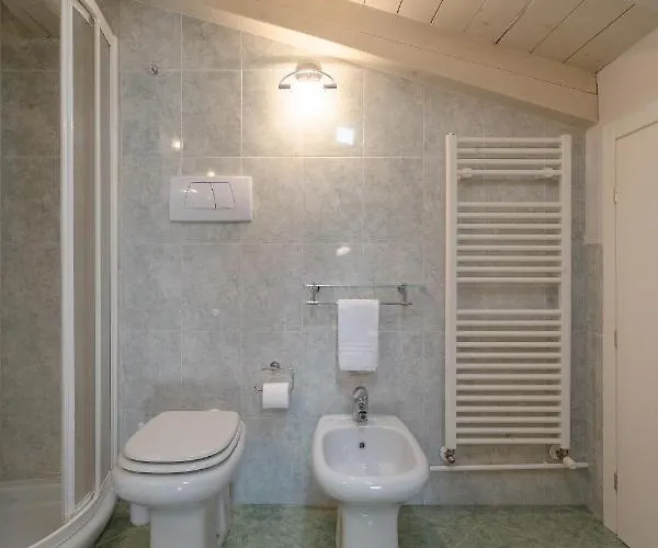 Center Duplex Elegant With Netflix