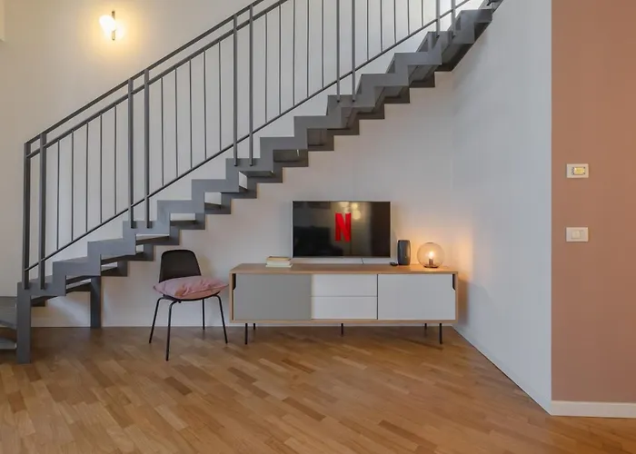 Center Duplex Elegant With Netflix Parma