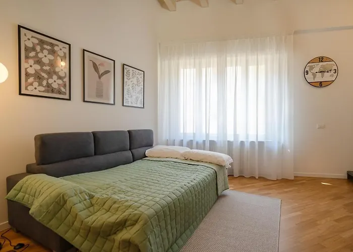 Center Duplex Elegant With Netflix *