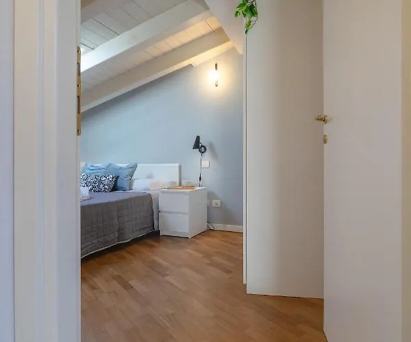 Center Duplex Elegant With Netflix Parma