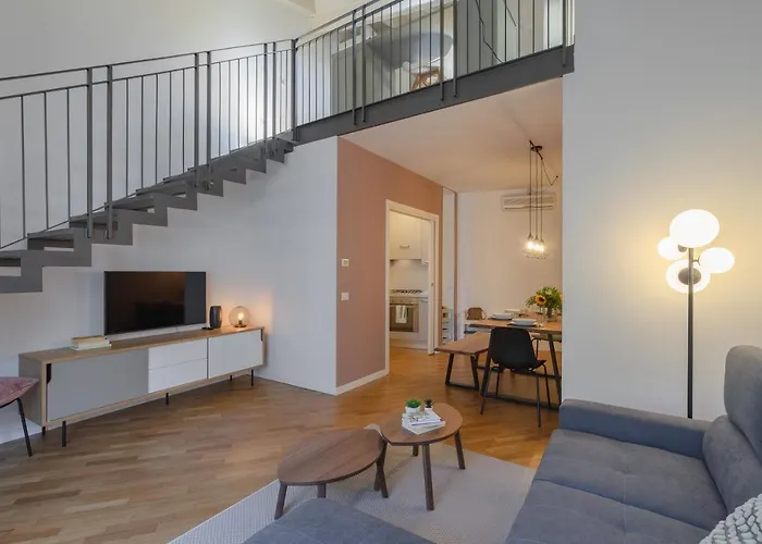 Center Duplex Elegant With Netflix Parma