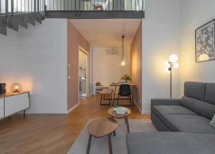 Center Duplex Elegant With Netflix *