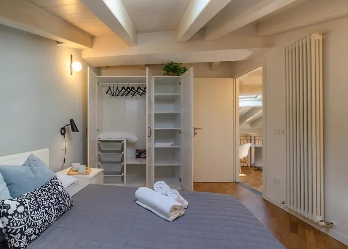 Center Duplex Elegant With Netflix *