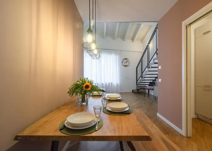 Center Duplex Elegant With Netflix *