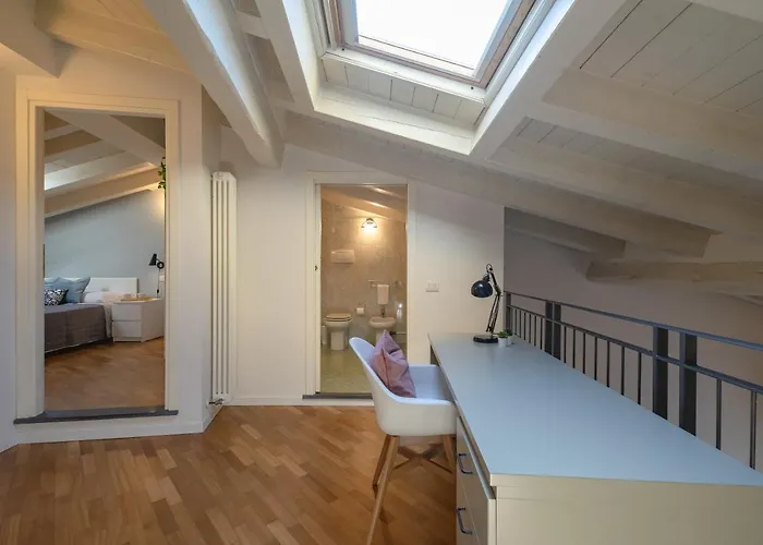 Center Duplex Elegant With Netflix *